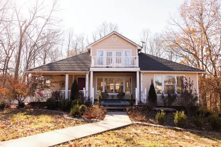 4-Bedroom Home - 2 King Beds, Summer Pool, Pool Table, Air Hockey + More Отели в г. Кейп Джирардо Тауншип