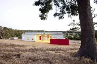 Views of Redwall Valley and close to beaches and wineries. Hotels in Yallingup