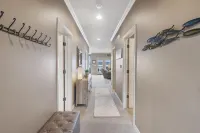 Stunning Lakefront Condo with Scenic Views and Proximity to Premier Attractions!