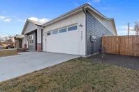 Beautiful new upscale Boise Bench home! Hotels in 