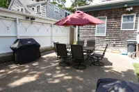 Cozy family-friendly cottage on beautiful Shining Sea bike trail