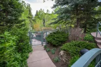 Stunning & Modern Family-Friendly Slopeside Retreat in the Heart of Snowmass!
