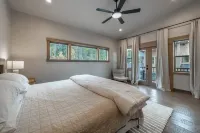 New luxe townhouse mins to GNP! Spa! Game room! فنادق في Flathead County