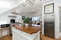 C by the Sea - Ocean View Penthouse Hotels near Mount Ann Park