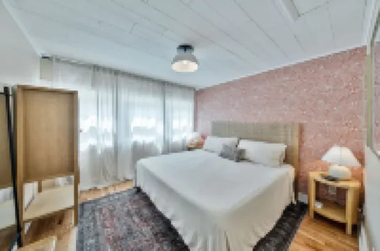 Sauna, hot tub, pet friendly, & 1/2 mile to lake Hotels in Lake Michigan Beach