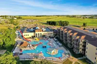 WaterfrontCondo!BridgesBay!AmazingViews!Pets!Pools!Fitness!Arcade!4kingbedrooms!