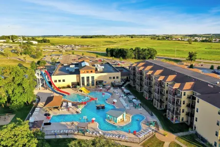 WaterfrontCondo!BridgesBay!AmazingViews!Pets!Pools!Fitness!Arcade!4kingbedrooms!