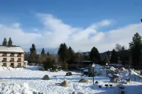 Icicle Village Resort Luxury Condo, Jacuzzi Bath. 1/2 mile from down town.