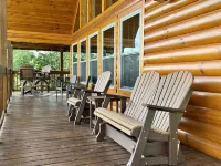 Luxury Mountaintop Getaway with, Fire Pit, New Hot Tub, WiFi & Gorgeous Views! - 부티크