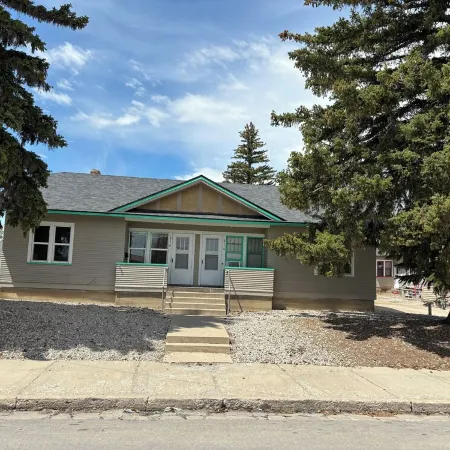One block from downtown One bed one bath with extra folded out bed.