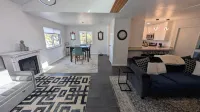 Charming 2-bedroom condo in delightful downtown Prescott with AC and parking!