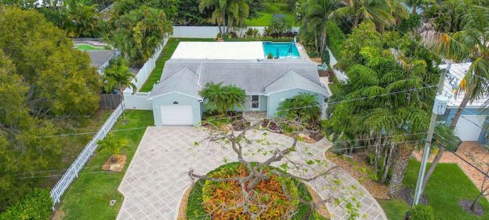 Beautiful Remodeled Pool Home in the Heart of Downtown Delray Beach! โรงแรมในเดลเรย์บีช