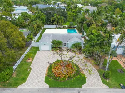 Beautiful Remodeled Pool Home in the Heart of Downtown Delray Beach! Hotels near Delray Beach Historical Society