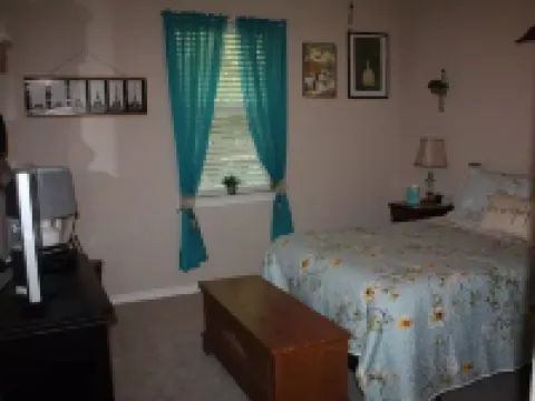 Modern home - quiet neighborhood Hotels in Bastrop