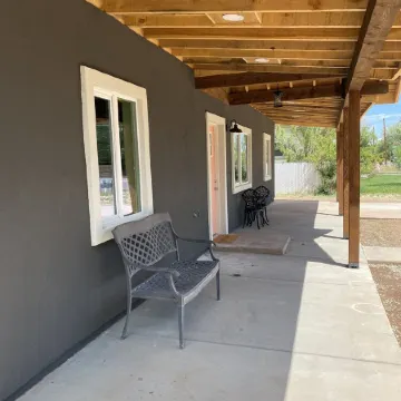 Centrally located! 30 mins to Pines or Petrified Forest. Family-friendly.