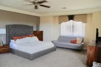 NEW, WOW, LOOK no further-this is it!  Prime area, pool/spa garage & RV ACCESS Các khách sạn gần Lake Havasu Museum of History