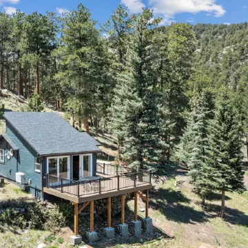 Updated Cabin Getaway Backs to Rocky Mountain Park, Beautiful Views! Adults Only
