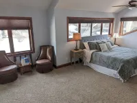 Huge 4Br, Upstairs Den, Hot Tub & Free Shuttle Minutes to Deer Valley Ski Resort