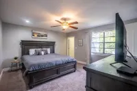 ☆Spacious Waterfront Oasis☆ Private Dock & Balcony