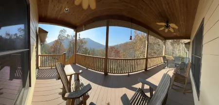 Family Friendly cabin with Mountain views