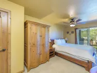 Ski-in Luxury Mountain Escape w/ Hot Tub & Breathtaking Views in Brian Head! Ξενοδοχεία στην πόλη Brian Head