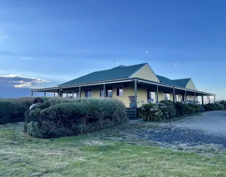 Nirvana House Farm Stay in Woolamai with incredible 360 degree views