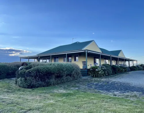 Nirvana House Farm Stay in Woolamai with incredible 360 degree views 울라마이 호텔