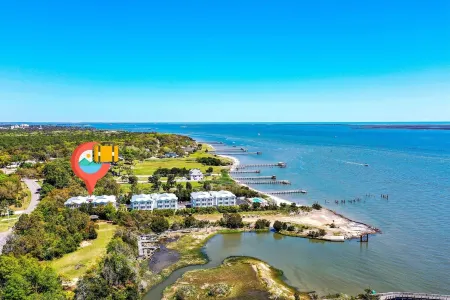 No Cleaning Fee! Brand New Double Queen Studio Condo w/ Waterfront Pool + Beach