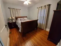 Charming cottage overlooking Lake Acre