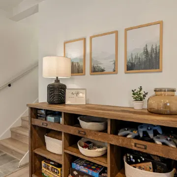 Featuring: Arcade Gameroom PoolGreat for Families!