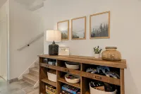 Featuring: Arcade Gameroom PoolGreat for Families!