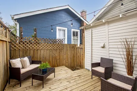 3 bedroom Luxury Cottage in Downtown and Near LSU