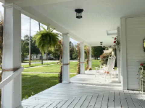 5-Bedroom Turn-of-The-Century, Walkable to Downtown Boyne City & Beach Hotels in Boyne City
