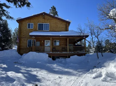 Gorgeous cabin getaway near Zion and Bryce Canyon National Park.