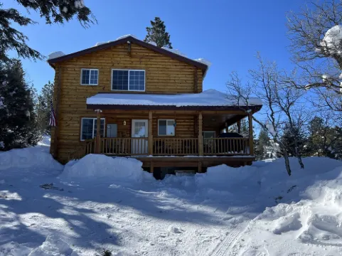 Gorgeous cabin getaway near Zion and Bryce Canyon National Park.