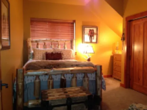 Weekly Discounts! Whitefish Mountain Ski Resort ski in ski out, Luxury Townhouse