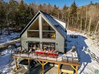 New!/Minutes from Slopes/2-Fireplaces/Hot Tub/Sauna/ Firepit/Rec Room/Bunk Room Hotels near Sunday River Resort