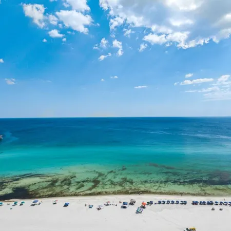 PENTHOUSE - TOP FLOOR - BEACHFRONT & CHAIRS - POOL - BALCONY - GYM-NEW ELEVATORS