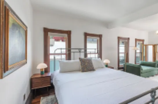 Kick Back & Relax. Tastefully restored 1902 Historic Home. Family friendly!