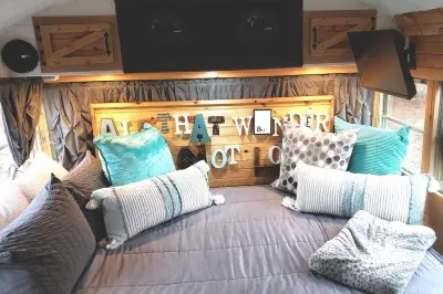 Skoolie Glamping