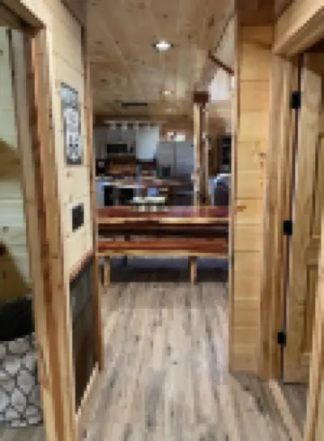 Newly built LOG Cabin-Float, Golf, Hike, Hunt, Fish, visit a winery...Relax!