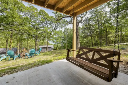 LAKEVIEW- Newly updated, minutes to marina