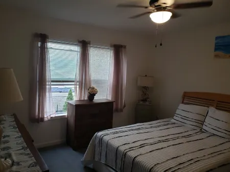 3 bedroom down the street from the Bay