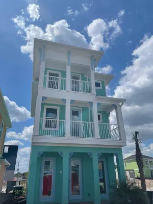 Margaritaville Resort Cottage - 4 BR - Minutes from Disney Hotels near Mystic Dunes Golf Course