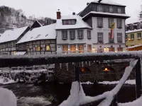 Sleeping in age-old, Scottish & crooked house, idyllic a. D.Rur in the middle of Altstadt Hôtels à proximité de : Monastère de Reichenstein