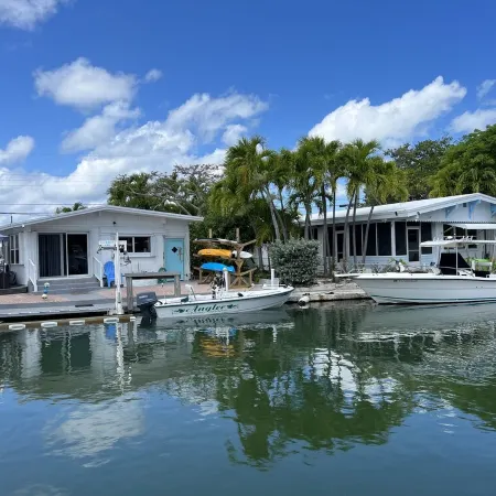 10-20%Off Summer Weeks-Fully Updated Home w/Canal to Sombrero-Message to Inquire