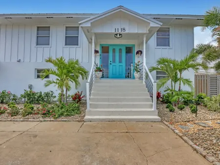 Catalina Hideaway - Heated Pool - Game Room