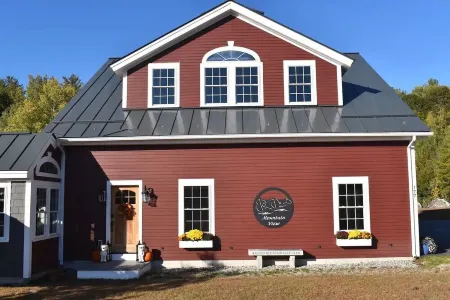 Peaceful Retreat with Stunning Mountain Views for Unforgettable Memories