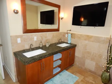 LUXURY! THE OCEAN CLUB BEACHFRONT BILOXI