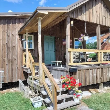 Charming bungalow in marvelous Parsons with AC
